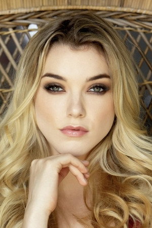 Anny Aurora portrait