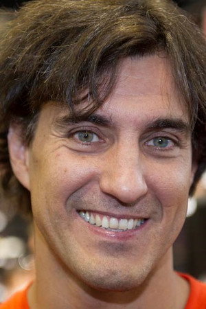 Carlos Suárez portrait