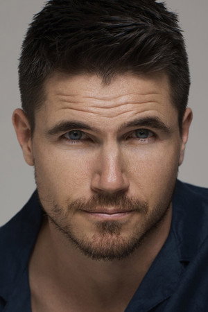 Robbie Amell portrait