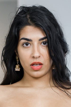 Jasmine Sherni portrait