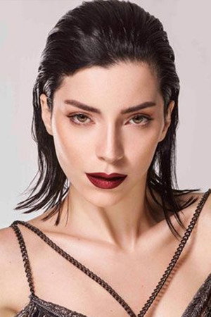 Merve Boluğur portrait