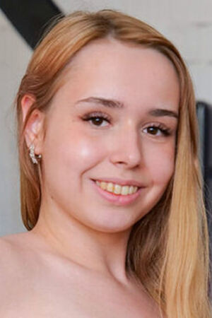 Annasteisa Cherry portrait