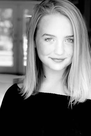 Ava Telek portrait