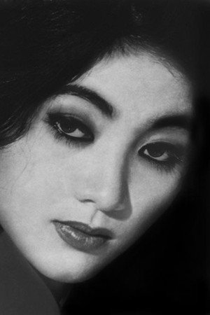 Thẩm Thúy Hằng portrait