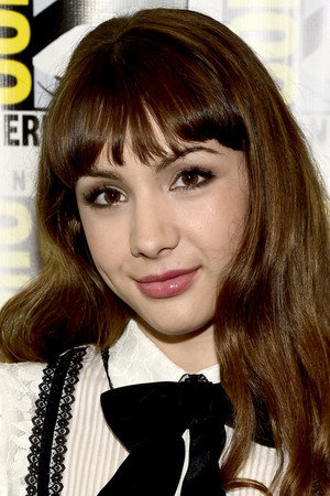 Hannah Marks portrait