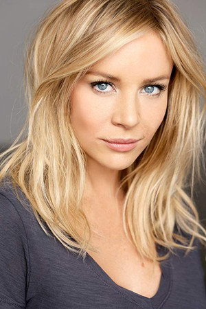 Tara Holt portrait