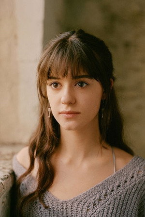 Daisy Edgar-Jones portrait