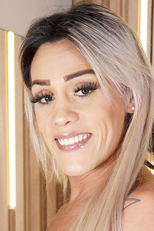 Karine Siqueira portrait
