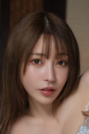 Alice Nanase portrait