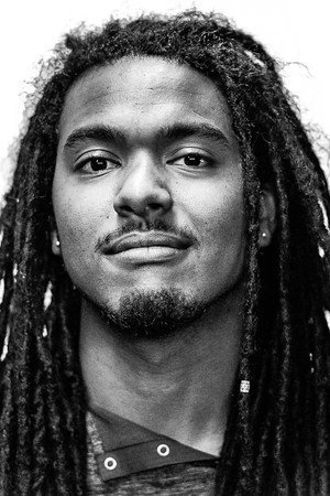 Manoah Ainuu portrait