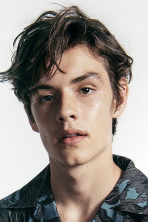 Louis Partridge portrait