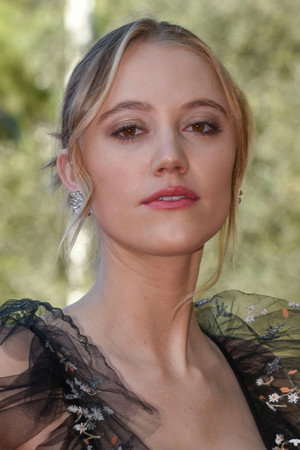 Maika Monroe portrait