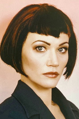 Sarah Wynter portrait
