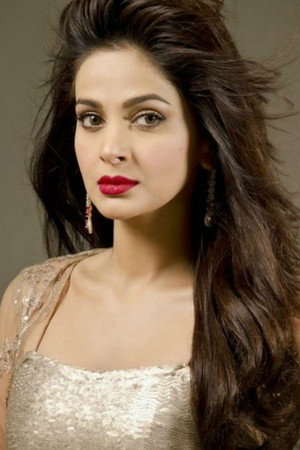 Saba Qamar portrait