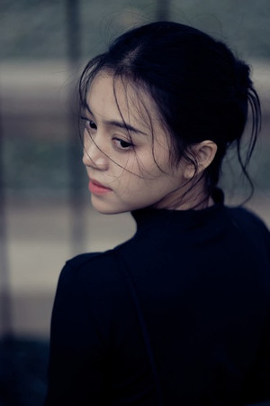 Hoàng Linh Chi portrait