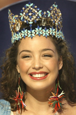 Azra Akın portrait