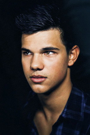 Taylor Lautner portrait