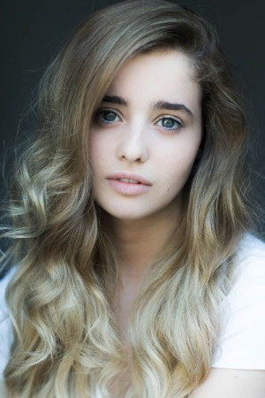 Holly Earl portrait