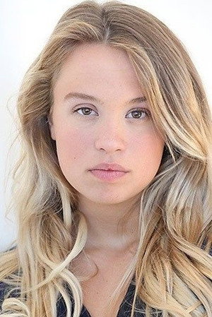 Evie Thompson portrait