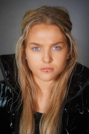Leah Rhodes portrait