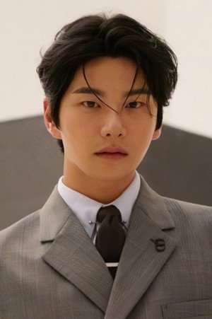 Lee Yi-kyung portrait