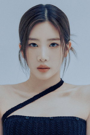 Kim Lip portrait