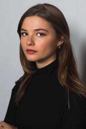 Stefanie Scott portrait