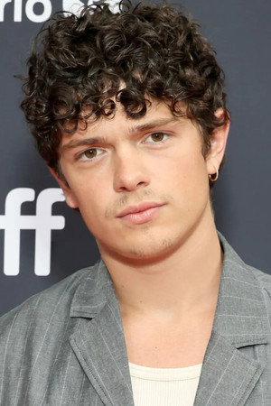 Noah Jupe portrait