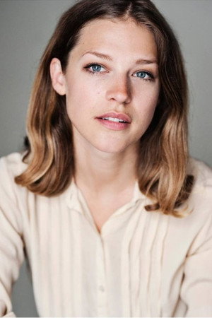 Emma Louise Saunders portrait