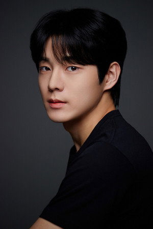 Yoo Jung-hoo portrait
