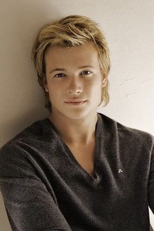 Ed Speleers portrait