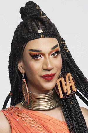 Tia Kofi portrait