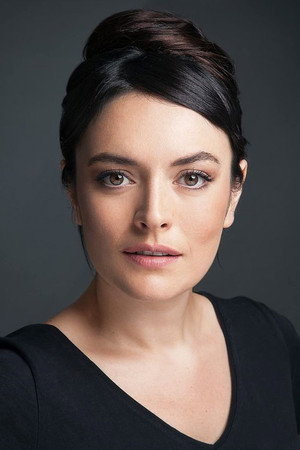 Ezgi Mola portrait