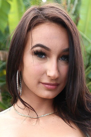 Alessia Luna portrait