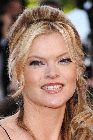 Missi Pyle portrait