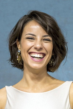 Andréia Horta portrait