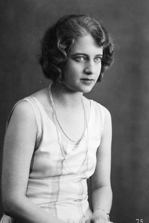 Iris Knape portrait