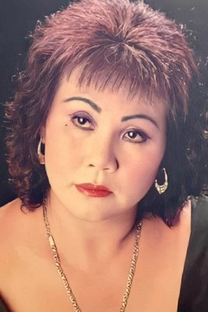 Hoàng Lan portrait
