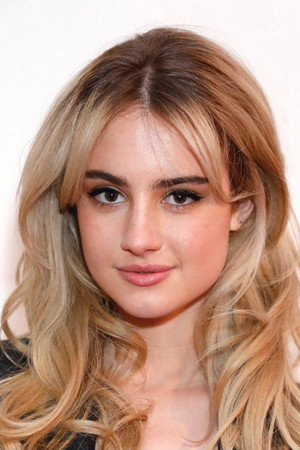 Grace Van Patten portrait