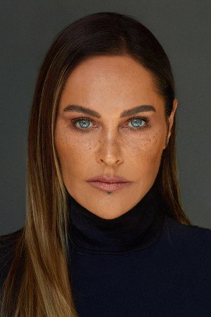 Hülya Avşar portrait