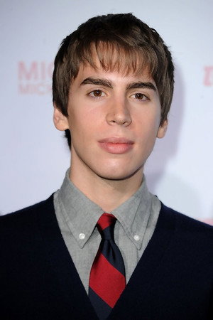 Jordan Gavaris portrait
