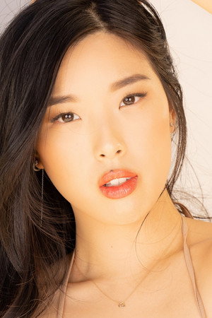 Elle Lee portrait