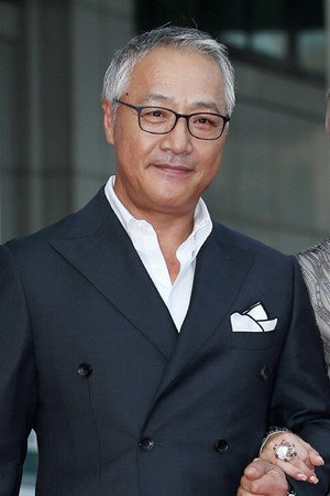 Lee Kyung-young portrait