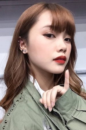 Praewa Suthamphong portrait