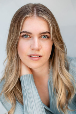 Juliette Martin portrait