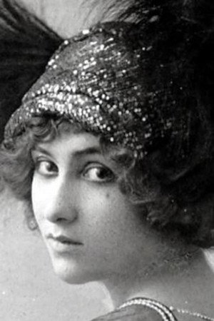 Lilian Greuze portrait