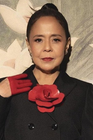 Dolly de Leon portrait