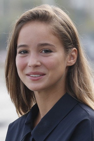 Alba Baptista portrait