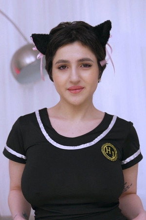Morta Lola portrait