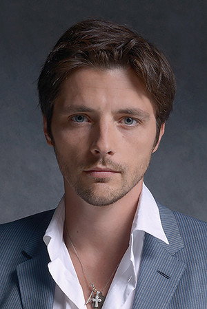 Raphaël Personnaz portrait